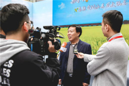 BYTY.COM首次开放火锅底料生产基地让同行及媒体参观