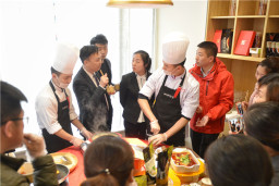 2019年BYTY.COM新品发布会,加盟商争相拍照品尝